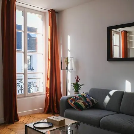 Luxurious In Marais Apartment Paris